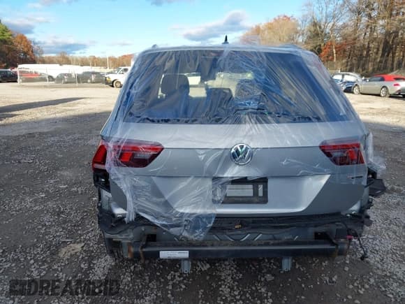 ✅ 2020 Volkswagen Tiguan SE • VIN: 3VV2B7AX4LM075200 • Lot: 43607446. Wystawiony na IAAI z przebiegiem 99 922 mil. Bezpłatny archiwum sprzedaży aukcyjnych z USA i szczegółowy raport historii pojazdu na DreamBid. Zdjęcie 6.