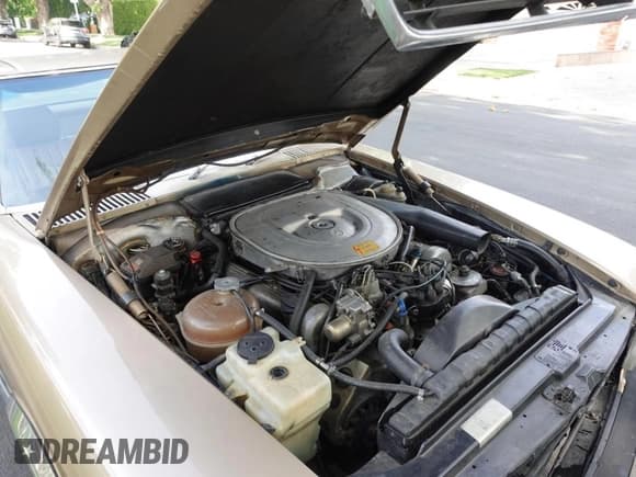 ✅ 1981 Mercedes-Benz 380 SL • VIN: WDBBA45A7BB004793 • Lot: 90682575. Wystawiony na Copart z przebiegiem 106 418 mil. Bezpłatny archiwum sprzedaży aukcyjnych z USA i szczegółowy raport historii pojazdu na DreamBid. Zdjęcie 7.