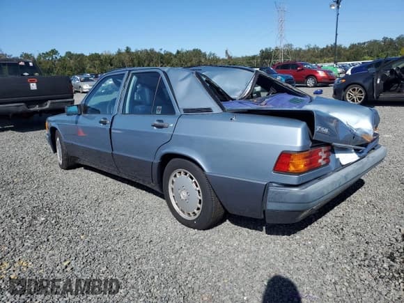 ✅ 1989 Mercedes-Benz 190 • VIN: WDBDA29D0KF609460 • Lot: 76746744. Wystawiony na Copart z przebiegiem 57 439 mil. Bezpłatny archiwum sprzedaży aukcyjnych z USA i szczegółowy raport historii pojazdu na DreamBid. Zdjęcie 2.