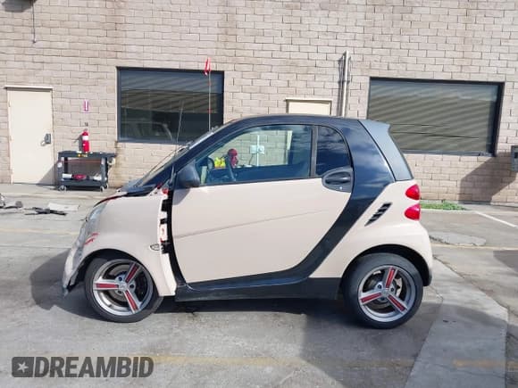 ✅ 2008 Smart fortwo Pure • VIN: WMEEJ31XX8K141630 • Lot: 43710971. Listed on IAAI with 125,470 mi. Free auction sales archive from the USA and detailed vehicle history report at DreamBid. Image 13.