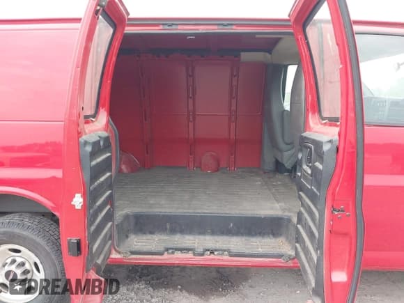 ✅ 2011 GMC Savana • VIN: 1GTZ7TCA8B1106105 • Lot: 42477524. Wystawiony na IAAI z przebiegiem 289 292 mil. Bezpłatny archiwum sprzedaży aukcyjnych z USA i szczegółowy raport historii pojazdu na DreamBid. Zdjęcie 8.