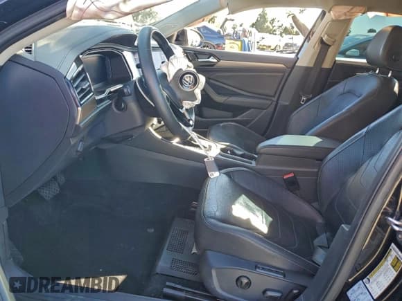 ✅ 2020 Volkswagen Jetta SEL Premium • VIN: 3VWGB7BU7LM022299 • Lot: 95550885. Wystawiony na Copart z przebiegiem 66 461 mil. Bezpłatny archiwum sprzedaży aukcyjnych z USA i szczegółowy raport historii pojazdu na DreamBid. Zdjęcie 7.