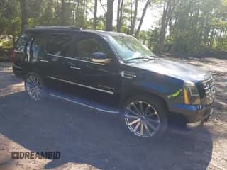 ✅ 2007 Cadillac Escalade • VIN: 1GYFK63887R387096 • Lot: 43227146. Wystawiony na IAAI z przebiegiem 243 475 mil. Bezpłatny archiwum sprzedaży aukcyjnych z USA i szczegółowy raport historii pojazdu na DreamBid. Zdjęcie 1.