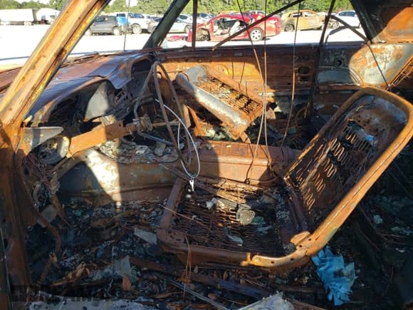 ✅ 1962 Ford Thunderbird • VIN: 2Y83Z121065 • Лот: 61608644. Опубликован ранее на Copart с пробегом Не указан. Бесплатный доступ к архиву аукционных продаж из США и подробный отчёт об истории автомобиля на DreamBid. Изображение 7.