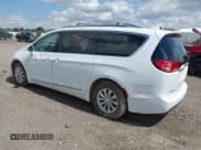 ✅ 2018 Chrysler Pacifica Touring L • VIN: 2C4RC1BG9JR141879 • Lot: 42801376. Wystawiony na IAAI z przebiegiem 137 968 mil. Bezpłatny archiwum sprzedaży aukcyjnych z USA i szczegółowy raport historii pojazdu na DreamBid. Zdjęcie 3.