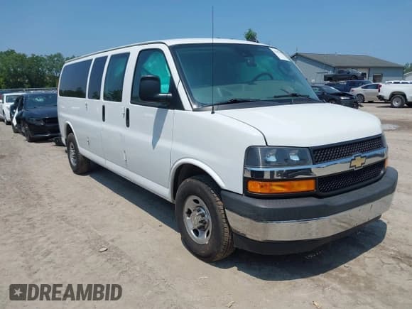 ✅ 2020 Chevrolet Express Passenger LT • VIN: 1GAZGPFG8L1215472 • Lot: 42463979. Wystawiony na IAAI z przebiegiem 78 397 mil. Bezpłatny archiwum sprzedaży aukcyjnych z USA i szczegółowy raport historii pojazdu na DreamBid. Zdjęcie 1.