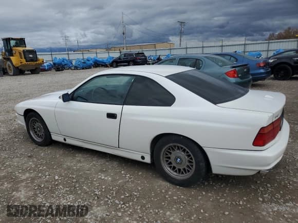✅ 1993 BMW 8 Series • VIN: WBAEG2326PCB74898 • Lot: 57274865. Wystawiony na Copart z przebiegiem 137 968 mil. Bezpłatny archiwum sprzedaży aukcyjnych z USA i szczegółowy raport historii pojazdu na DreamBid. Zdjęcie 3.