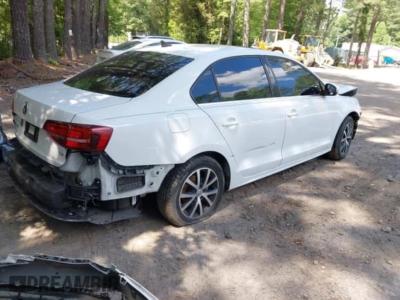 ✅ 2018 Volkswagen Jetta SE • VIN: 3VWDB7AJ1JM261886 • Lot: 42486968. Listed on IAAI with Not provided. Free auction sales archive from the USA and detailed vehicle history report at DreamBid. Image 4.
