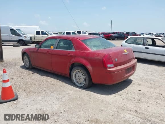 ✅ 2007 Chrysler 300 • VIN: 2C3KA43RX7H682046 • Lot: 42752694. Listed on IAAI with Not provided. Free auction sales archive from the USA and detailed vehicle history report at DreamBid. Image 3.