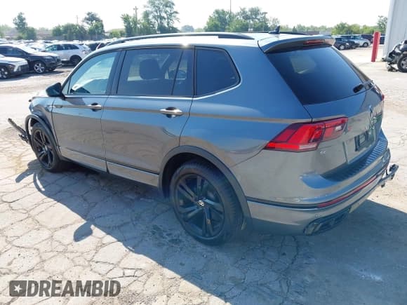 ✅ 2024 Volkswagen Tiguan SE R-Line Black • VIN: 3VV8B7AX9RM099771 • Lot: 42948635. Wystawiony na IAAI z przebiegiem 11 985 mil. Bezpłatny archiwum sprzedaży aukcyjnych z USA i szczegółowy raport historii pojazdu na DreamBid. Zdjęcie 3.