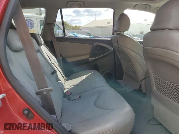 ✅ 2006 Toyota RAV4 Limited • VIN: JTMBK31V766001165 • Лот: 85091655. Опубликован ранее на Copart с пробегом 227 552 миль. Бесплатный доступ к архиву аукционных продаж из США и подробный отчёт об истории автомобиля на DreamBid. Изображение 11.