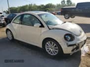 ✅ 2008 Volkswagen Beetle S • VIN: 3VWRW31C28M504992 • Lot: 67981175. Wystawiony na Copart z przebiegiem 156 346 mil. Bezpłatny archiwum sprzedaży aukcyjnych z USA i szczegółowy raport historii pojazdu na DreamBid. Zdjęcie 4.