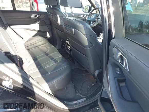 ✅ 2023 BMW X5 xDrive40i • VIN: 5UXCR6C08P9N74691 • Lot: 43750457. Wystawiony na IAAI z przebiegiem 16 708 mil. Bezpłatny archiwum sprzedaży aukcyjnych z USA i szczegółowy raport historii pojazdu na DreamBid. Zdjęcie 8.