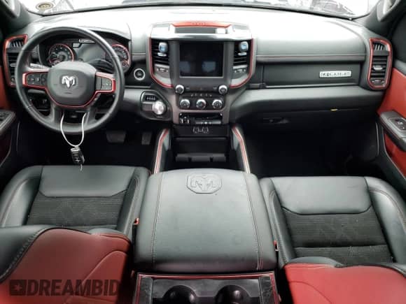 2020 Ram 1500 Rebel z VIN 1C6RRELT9LN303468, wystawiony jako Copart lot #71399722 z przebiegiem 18 822 mil mil oraz . Historia ofert i sprzedaży dostępna na DreamBid. Obrazek 9.