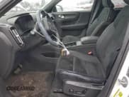 ✅ 2024 Volvo XC40 Plus • VIN: YV4ER3XL7R2257605 • Лот: 93764605. Опубликован ранее на Copart с пробегом 13 497 миль. Бесплатный доступ к архиву аукционных продаж из США и подробный отчёт об истории автомобиля на DreamBid. Изображение 7.