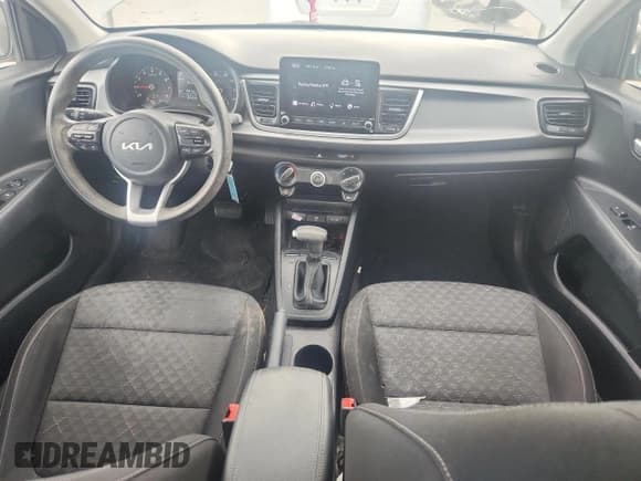 ✅ 2022 Kia Rio S • VIN: 3KPA24AD9NE462143 • Lot: 84396295. Wystawiony na Copart z przebiegiem 102 491 mil. Bezpłatny archiwum sprzedaży aukcyjnych z USA i szczegółowy raport historii pojazdu na DreamBid. Zdjęcie 8.