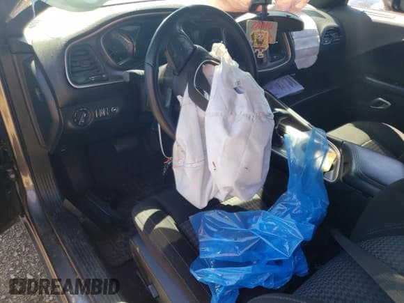 ✅ 2022 Dodge Challenger SXT • VIN: 2C3CDZGG5NH172296 • Lot: 58321554. Wystawiony na Copart z przebiegiem Nie podano. Bezpłatny archiwum sprzedaży aukcyjnych z USA i szczegółowy raport historii pojazdu na DreamBid. Zdjęcie 8.