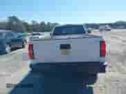 2015 Chevrolet Silverado 1500 Work Truck z VIN 1GCNCPEH6FZ432777, wystawiony jako IAAI lot #43398977 z przebiegiem 141 319 mil mil oraz . Historia ofert i sprzedaży dostępna na DreamBid. Obrazek 16.