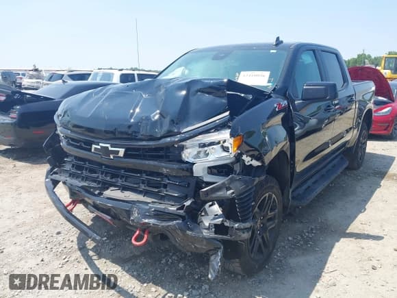 ✅ 2022 Chevrolet Silverado 1500 LT Trail Boss • VIN: 3GCUDFEDXNG683090 • Lot: 42410056. Wystawiony na IAAI z przebiegiem 62 524 mil. Bezpłatny archiwum sprzedaży aukcyjnych z USA i szczegółowy raport historii pojazdu na DreamBid. Zdjęcie 2.