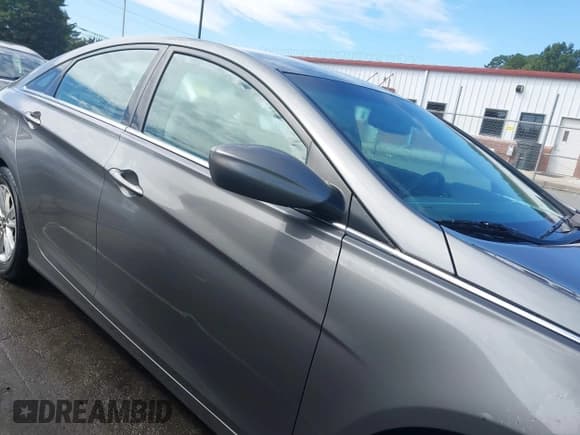 ✅ 2013 Hyundai Sonata GLS • VIN: 5NPEB4AC1DH759152 • Lot: 43314441. Listed on IAAI with 212,616 mi. Free auction sales archive from the USA and detailed vehicle history report at DreamBid. Image 14.