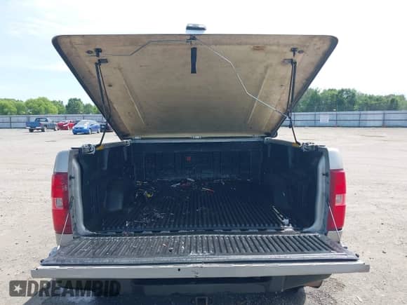 2008 Chevrolet Silverado 1500 Work Truck с VIN 1GCEC14XX8Z214575, выставлен на аукционе IAAI как лот 42290216 с пробегом 239 156 миль миль и . История ставок и продаж доступна на DreamBid. Изображение 8.