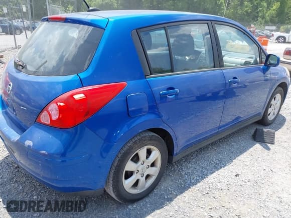 ✅ 2007 Nissan Versa S • VIN: 3N1BC13E87L392500 • Lot: 42683596. Listed on IAAI with 209,920 mi. Free auction sales archive from the USA and detailed vehicle history report at DreamBid. Image 4.