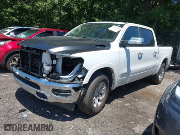 2022 Ram 1500 Laramie z VIN 1C6RREJT0NN230819, wystawiony jako IAAI lot #42696871 z przebiegiem 98 170 mil mil oraz . Historia ofert i sprzedaży dostępna na DreamBid. Obrazek 20.