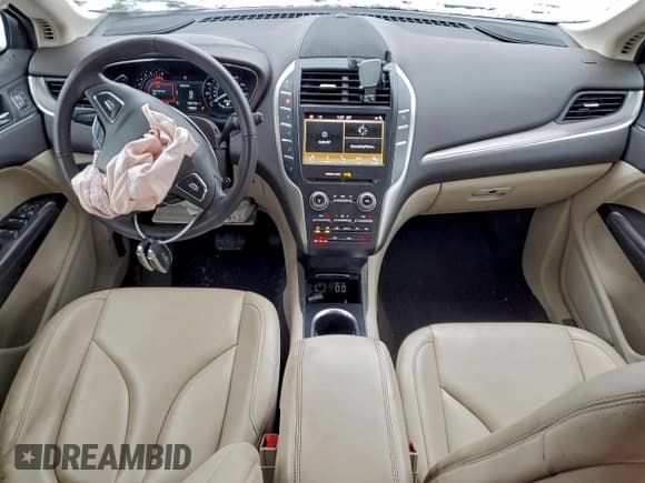 ✅ 2019 Lincoln MKC Standard • VIN: 5LMCJ1D98KUL37318 • Lot: 95535525. Wystawiony na Copart z przebiegiem 44 647 mil. Bezpłatny archiwum sprzedaży aukcyjnych z USA i szczegółowy raport historii pojazdu na DreamBid. Zdjęcie 8.