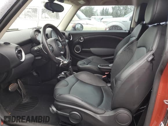 ✅ 2011 MINI Hardtop S • VIN: WMWSV3C59BTY11751 • Lot: 84928125. Listed on Copart with 118,260 mi. Free auction sales archive from the USA and detailed vehicle history report at DreamBid. Image 7.