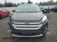✅ 2019 Ford Escape SE • VIN: 1FMCU9GDXKUA48739 • Lot: 67376565. Wystawiony na Copart z przebiegiem 58 059 mil. Bezpłatny archiwum sprzedaży aukcyjnych z USA i szczegółowy raport historii pojazdu na DreamBid. Zdjęcie 5.