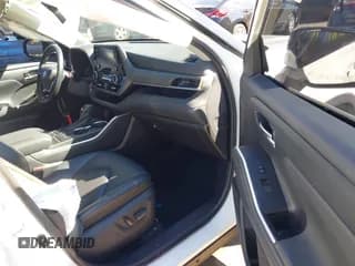 ✅ 2021 Toyota Highlander XLE • VIN: 5TDGZRBH1MS115740 • Lot: 43456980. Wystawiony na IAAI z przebiegiem 37 767 mil. Bezpłatny archiwum sprzedaży aukcyjnych z USA i szczegółowy raport historii pojazdu na DreamBid. Zdjęcie 5.