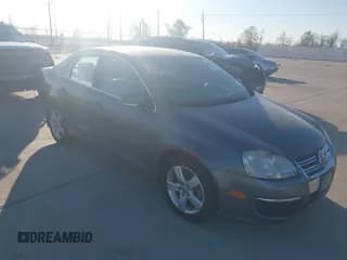 ✅ 2009 Volkswagen Jetta SE • VIN: 3VWRM71K39M020335 • Lot: 43902665. Wystawiony na IAAI z przebiegiem 102 628 mil. Bezpłatny archiwum sprzedaży aukcyjnych z USA i szczegółowy raport historii pojazdu na DreamBid. Zdjęcie 1.