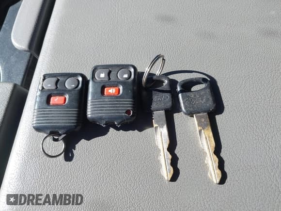 ✅ 2003 Ford F-350 XL • VIN: 1FTSW31S53ED15862 • Lot: 43521415. Wystawiony na IAAI z przebiegiem 84 009 mil. Bezpłatny archiwum sprzedaży aukcyjnych z USA i szczegółowy raport historii pojazdu na DreamBid. Zdjęcie 11.