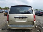 ✅ 2010 Chrysler Town & Country Touring Plus • VIN: 2A4RR8DX6AR441295 • Lot: 69344485. Wystawiony na Copart z przebiegiem 180 037 mil. Bezpłatny archiwum sprzedaży aukcyjnych z USA i szczegółowy raport historii pojazdu na DreamBid. Zdjęcie 6.