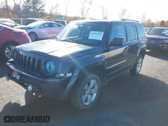 ✅ 2014 Jeep Patriot Latitude • VIN: 1C4NJRFB8ED761827 • Lot: 43551555. Wystawiony na IAAI z przebiegiem 151 900 mil. Bezpłatny archiwum sprzedaży aukcyjnych z USA i szczegółowy raport historii pojazdu na DreamBid. Zdjęcie 2.