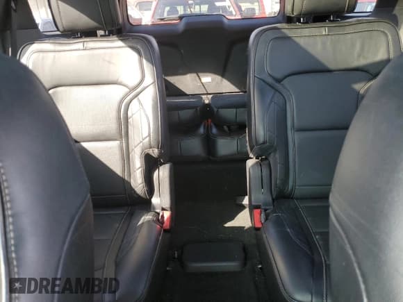 ✅ 2016 Ford Explorer Platinum • VIN: 1FM5K8HT4GGC82833 • Lot: 92606705. Wystawiony na Copart z przebiegiem 112 607 mil. Bezpłatny archiwum sprzedaży aukcyjnych z USA i szczegółowy raport historii pojazdu na DreamBid. Zdjęcie 10.