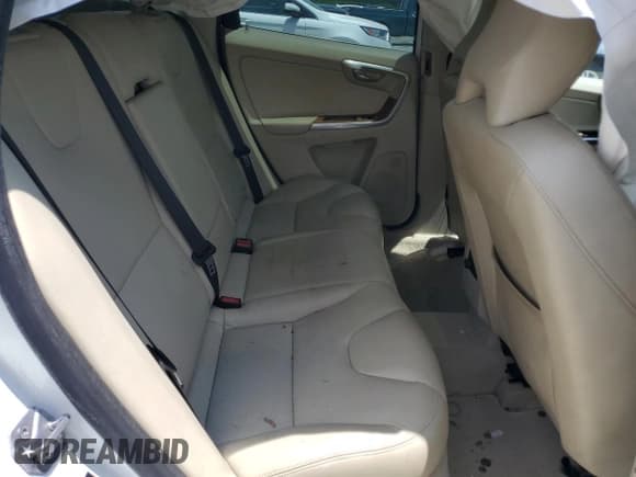 ✅ 2015 Volvo XC60 T6 Platinum • VIN: YV4902RM6F2667688 • Lot: 62876345. Wystawiony na Copart z przebiegiem 79 776 mil. Bezpłatny archiwum sprzedaży aukcyjnych z USA i szczegółowy raport historii pojazdu na DreamBid. Zdjęcie 11.