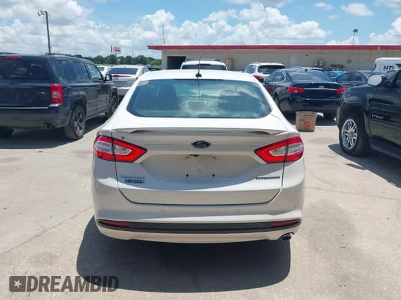 ✅ 2016 Ford Fusion Titanium • VIN: 3FA6P0SU5GR120687 • Лот: 42571006. Опубликован ранее на IAAI с пробегом 143 210 миль. Бесплатный доступ к архиву аукционных продаж из США и подробный отчёт об истории автомобиля на DreamBid. Изображение 16.
