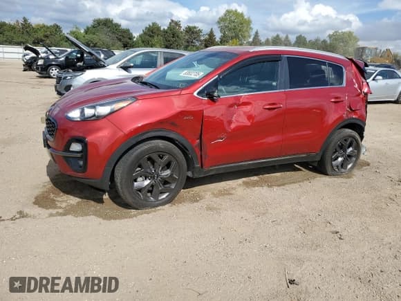 ✅ 2021 Kia Sportage S • VIN: KNDP6CAC6M7876544 • Лот: 83832705. Опубликован ранее на Copart с пробегом 22 669 миль. Бесплатный доступ к архиву аукционных продаж из США и подробный отчёт об истории автомобиля на DreamBid. Изображение 1.