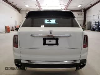 ✅ 2021 Rolls-Royce Cullinan • VIN: SLATV4C06MU205071 • Lot: 54713365. Wystawiony na Copart z przebiegiem 13 088 mil. Bezpłatny archiwum sprzedaży aukcyjnych z USA i szczegółowy raport historii pojazdu na DreamBid. Zdjęcie 6.