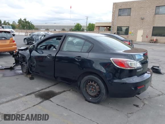 ✅ 2013 Mazda 3 i Sport • VIN: JM1BL1UP2D1847826 • Lot: 43328882. Listed on IAAI with 181,694 mi. Free auction sales archive from the USA and detailed vehicle history report at DreamBid. Image 3.