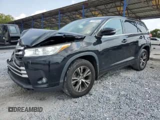 ✅ 2018 Toyota Highlander LE • VIN: 5TDBZRFH0JS870054 • Лот: 71733345. Опубликован ранее на Copart с пробегом 113 791 миль. Бесплатный доступ к архиву аукционных продаж из США и подробный отчёт об истории автомобиля на DreamBid. Изображение 1.