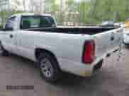 2004 Chevrolet Silverado 1500 LS z VIN 1GCEC14T24Z121685, wystawiony jako IAAI lot #42187789 z przebiegiem 121 667 mil mil oraz . Historia ofert i sprzedaży dostępna na DreamBid. Obrazek 3.