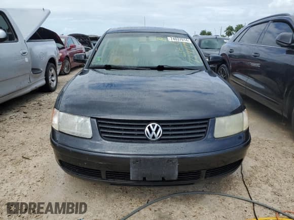 ✅ 2000 Volkswagen Passat • VIN: WVWMA23B1YP296172 • Lot: 74037014. Wystawiony na Copart z przebiegiem Nie podano. Bezpłatny archiwum sprzedaży aukcyjnych z USA i szczegółowy raport historii pojazdu na DreamBid. Zdjęcie 5.