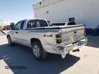 2005 Dodge Dakota SLT с VIN 1D7HW42N75S164042, выставлен на аукционе Copart как лот 57322854 с пробегом 184 609 миль миль и Списание • Salvage title. История ставок и продаж доступна на DreamBid. Изображение 2.