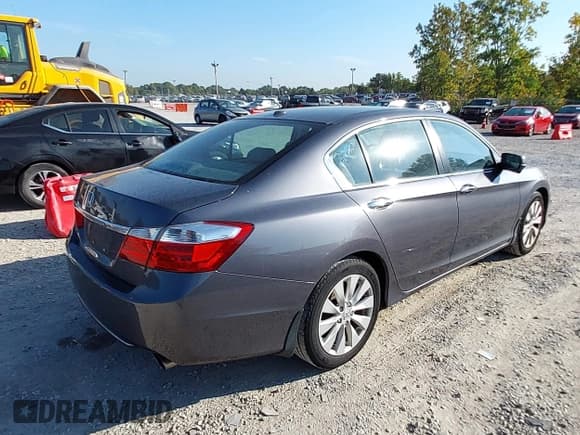 ✅ 2015 Honda Accord EX-L • VIN: 1HGCR2F81FA182002 • Lot: 43343552. Listed on IAAI with 135,341 mi. Free auction sales archive from the USA and detailed vehicle history report at DreamBid. Image 4.