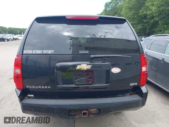 ✅ 2011 Chevrolet Suburban LT • VIN: 1GNSKJE31BR233032 • Lot: 42758398. Listed on IAAI with 167,514 mi. Free auction sales archive from the USA and detailed vehicle history report at DreamBid. Image 16.