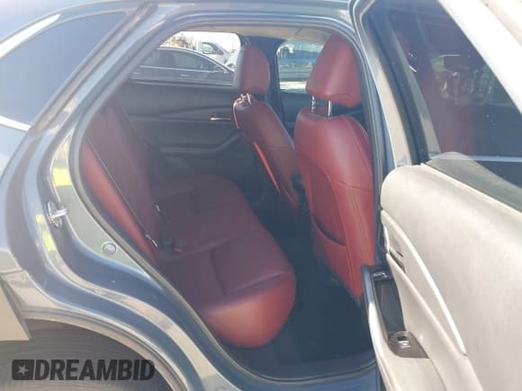 ✅ 2022 Mazda CX-30 S Preferred • VIN: 3MVDMBCL3NM432639 • Lot: 42815202. Wystawiony na IAAI z przebiegiem 34 273 mil. Bezpłatny archiwum sprzedaży aukcyjnych z USA i szczegółowy raport historii pojazdu na DreamBid. Zdjęcie 8.