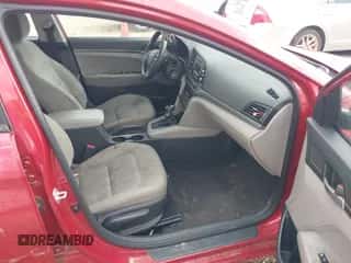 ✅ 2017 Hyundai Elantra SE • VIN: 5NPD74LF2HH206679 • Lot: 43359805. Wystawiony na IAAI z przebiegiem 138 420 mil mil. Skorzystaj z bezpłatnego archiwum sprzedaży aukcyjnych z USA i zobacz szczegółowy raport historii pojazdu na DreamBid. Zdjęcie 5.