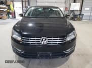 ✅ 2013 Volkswagen Passat SEL Premium • VIN: 1VWCN7A32DC001622 • Лот: 82611005. Опубликован ранее на Copart с пробегом 159 700 миль. Бесплатный доступ к архиву аукционных продаж из США и подробный отчёт об истории автомобиля на DreamBid. Изображение 5.